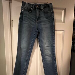 Good American Straight Leg Jeans in Medium Blue Wash